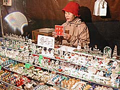 練馬の冬の風物詩『ボロ市』ガラス細工